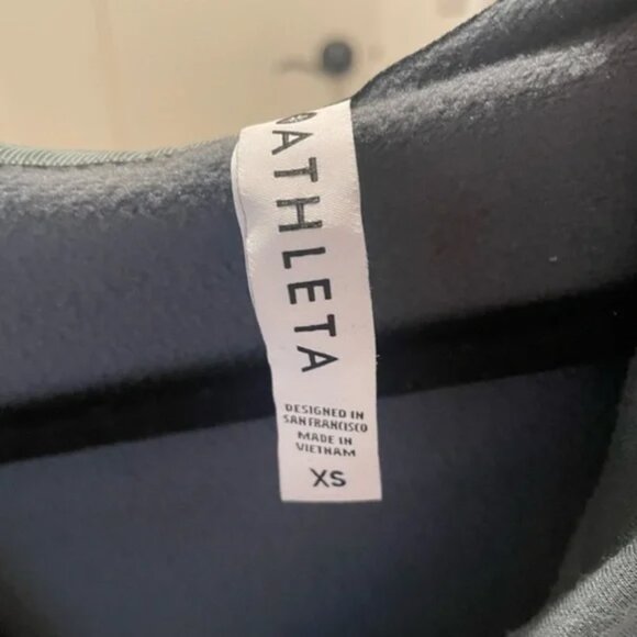 Athleta Purana wrap style oversized hooded sweatshirt with pockets size XS - Picture 8 of 8